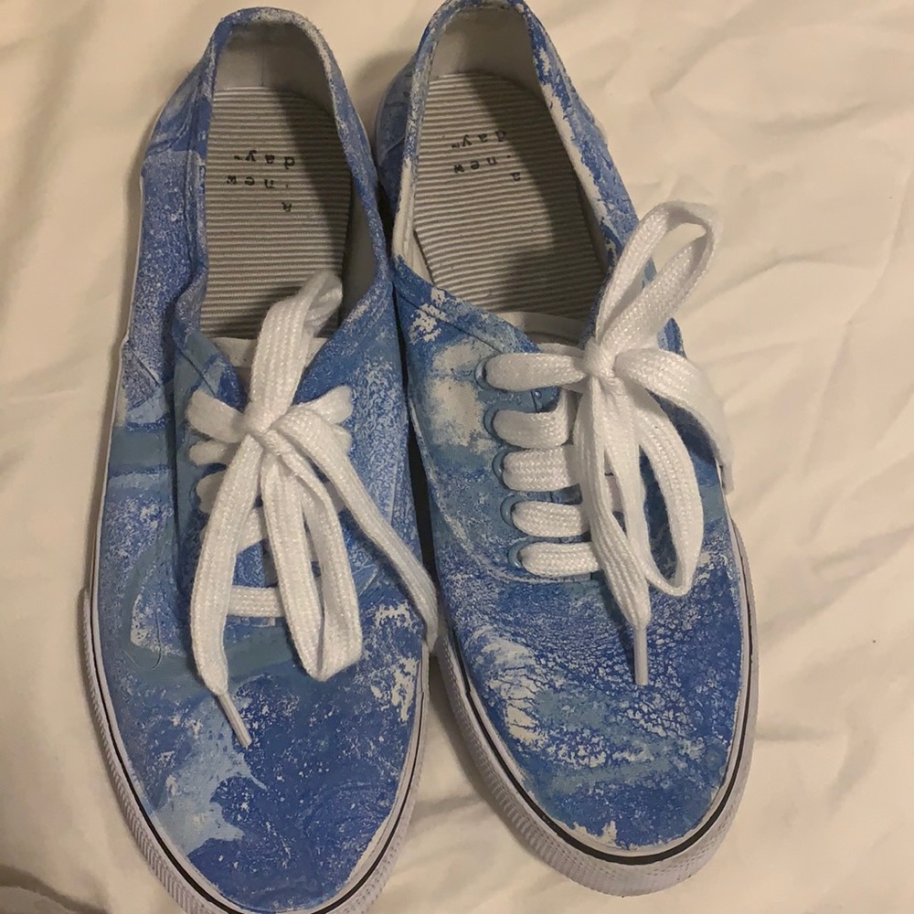 costume off brand vans- lightly worn, size 5.